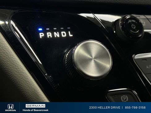 Used 2023 Chrysler Pacifica Touring-L FWD image 25