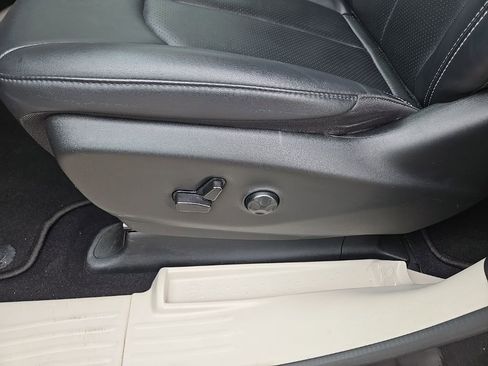 Used 2024 Chrysler Pacifica Touring-L FWD image 36