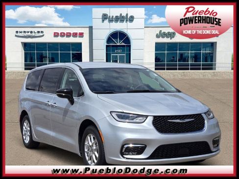 Used 2024 Chrysler Pacifica Touring-L FWD image 1