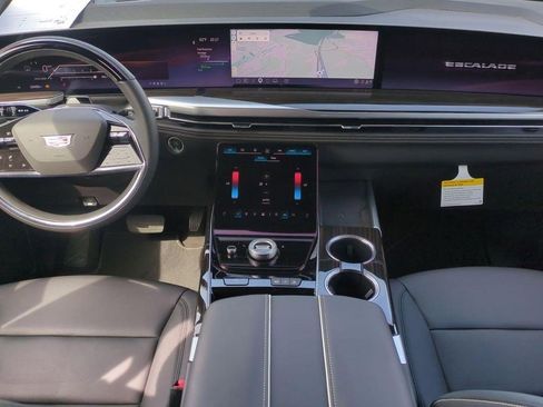 Certified 2025 Cadillac Escalade ESV Luxury RWD image 14