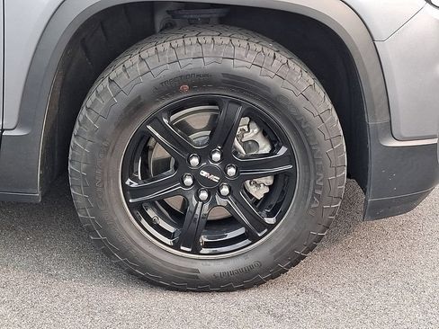 Used 2022 GMC Acadia AT4 w/ Technology Package AWD/4WD image 9