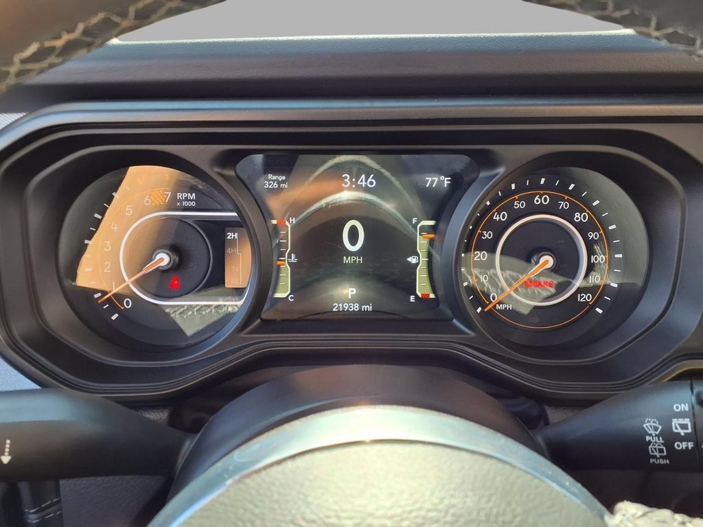 Used 2026 Jeep Wrangler Unlimited Sahara AWD/4WD image 16