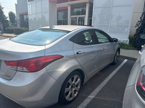 Used 2012 Hyundai Elantra Limited w/ Technology Pkg 5 FWD image 4
