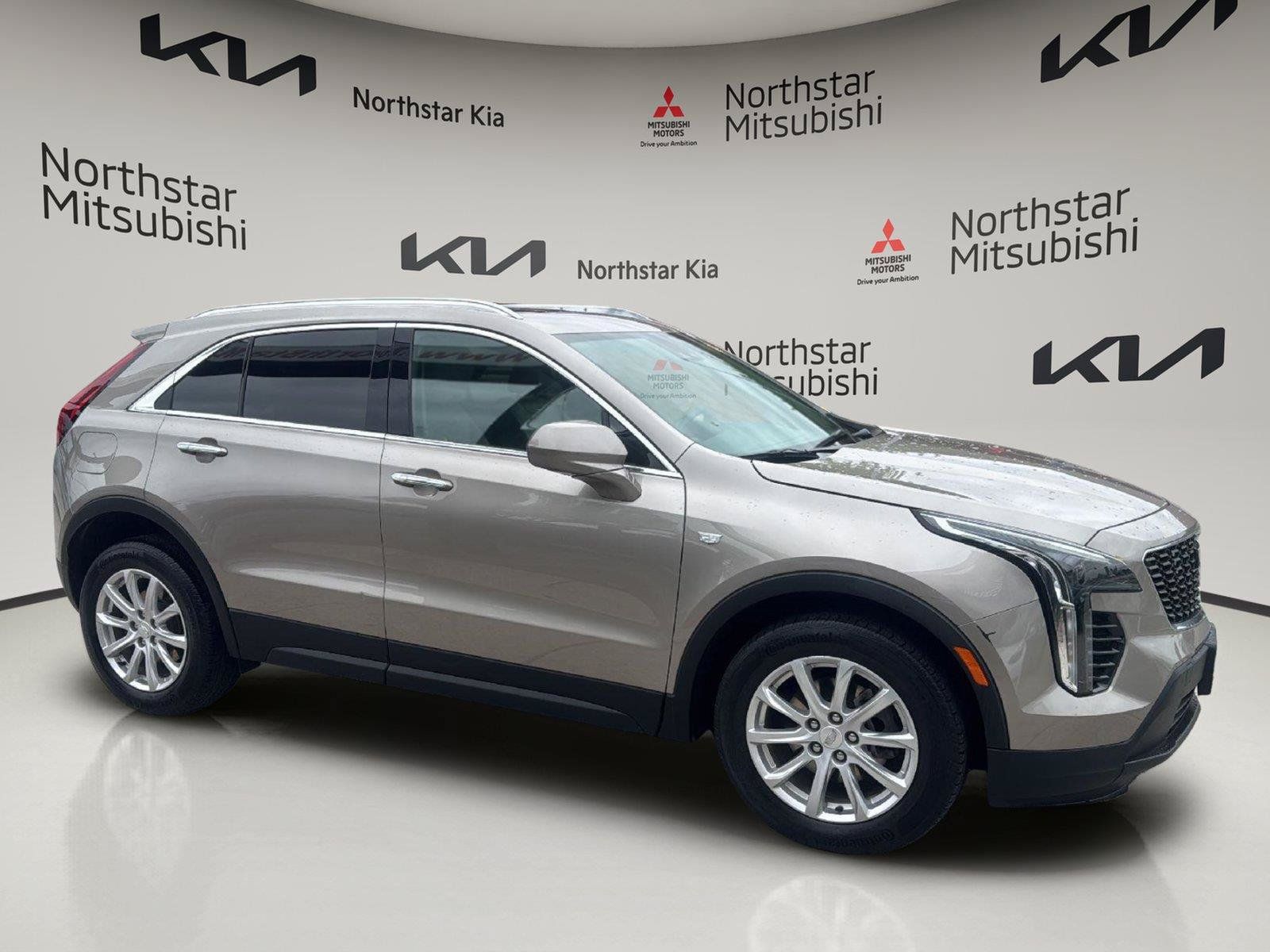 Used 2022 Cadillac XT4 Luxury w/ Cold Weather Package AWD/4WD image 9