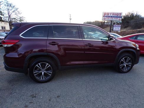 Used 2019 Toyota Highlander LE image 11