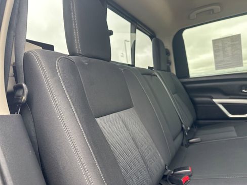 Used 2017 Nissan Titan SV AWD/4WD image 32