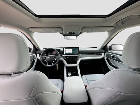 New 2026 Ford Explorer Platinum w/ LUX Leather Package AWD/4WD image 16