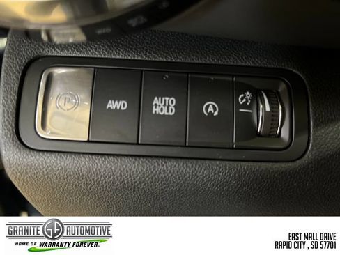 Used 2026 Chevrolet Equinox LT AWD/4WD image 31