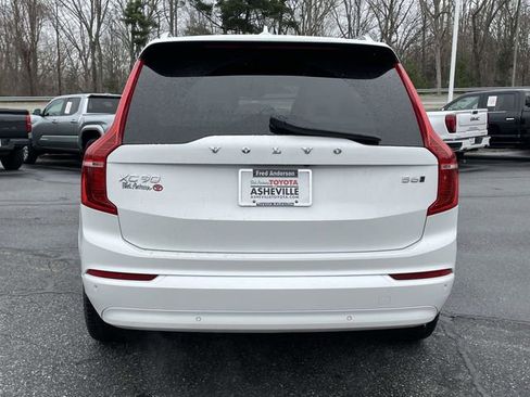 Used 2023 Volvo XC90 B6 Core w/ Climate Package image 4