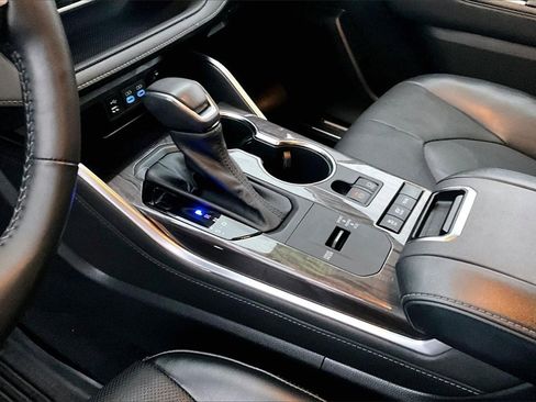 Used 2022 Toyota Highlander Platinum image 15