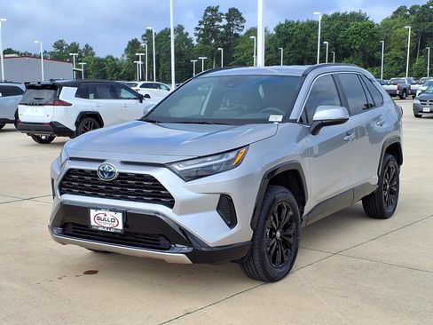 Certified 2022 Toyota RAV4 SE AWD/4WD image 3