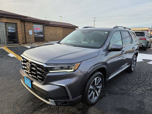 Used 2024 Honda Pilot Touring image 3