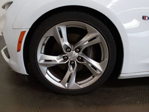 Used 2021 Chevrolet Camaro SS RWD image 12