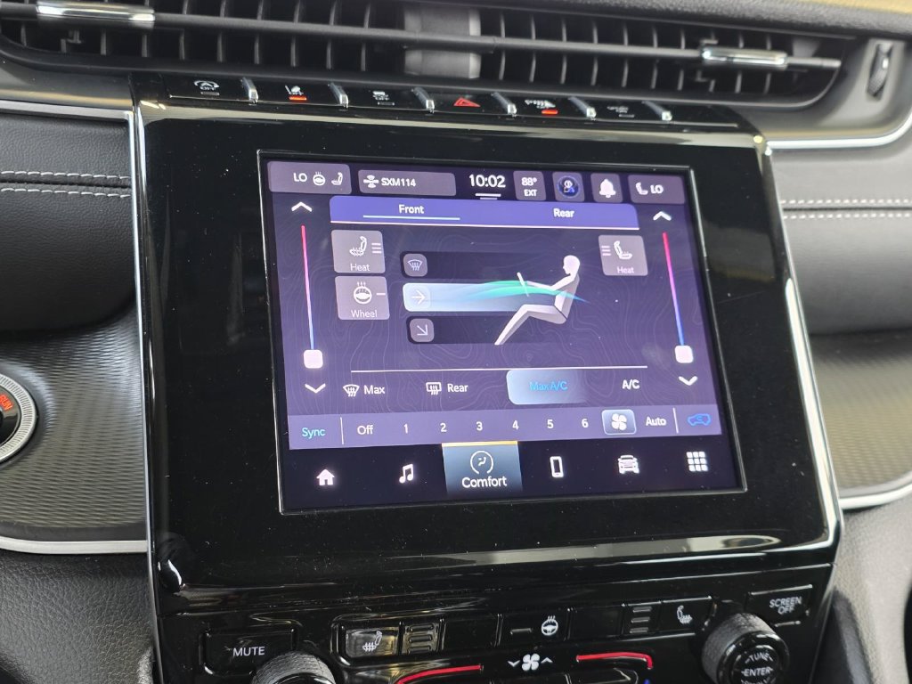Used 2025 Jeep Grand Cherokee L Altitude RWD image 18