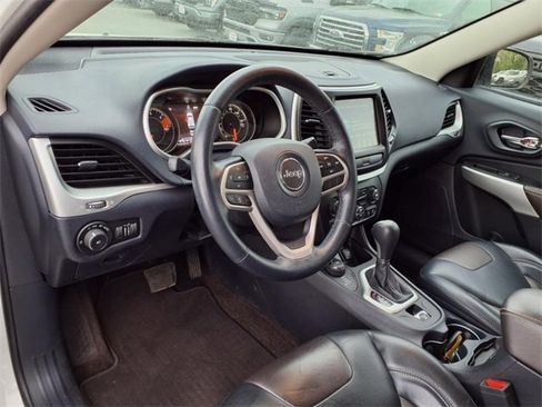 Used 2017 Jeep Cherokee Limited image 14