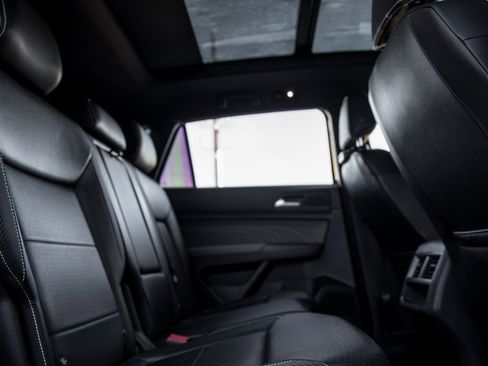 Used 2021 Volkswagen Atlas Cross Sport SE image 41