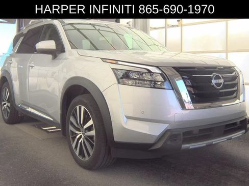 Used 2025 Nissan Pathfinder Platinum w/ Cargo Package FWD image 4