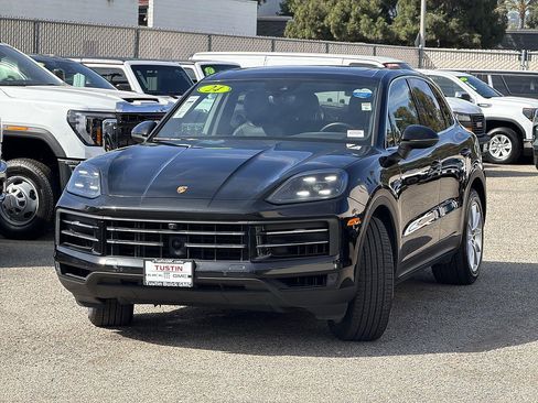 Used 2024 Porsche Cayenne AWD/4WD image 3