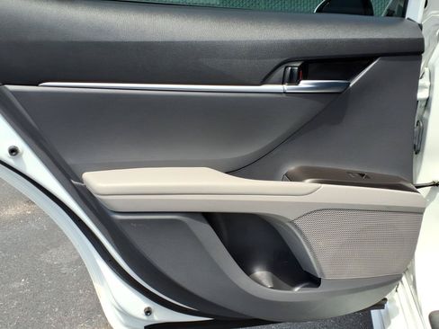 Used 2022 Toyota Camry SE w/ Convenience Package FWD image 19