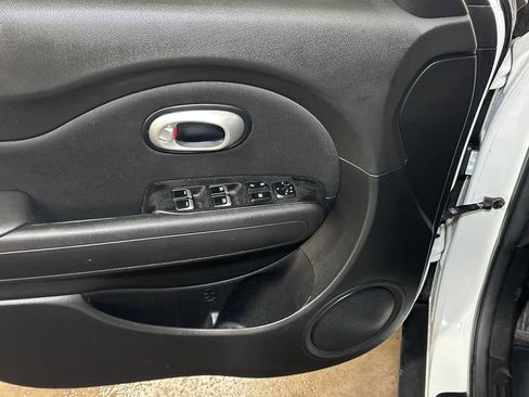 Used 2018 Kia Soul + image 21