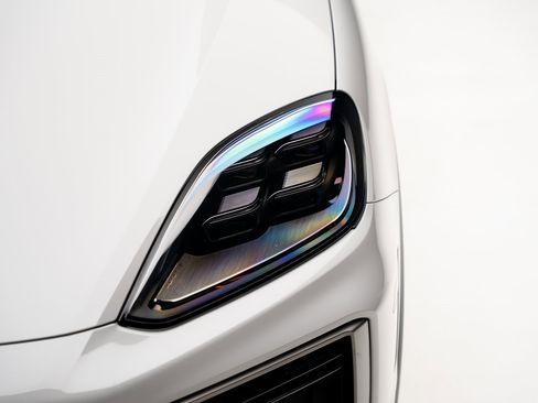 Used 2025 Porsche Cayenne Turbo image 10