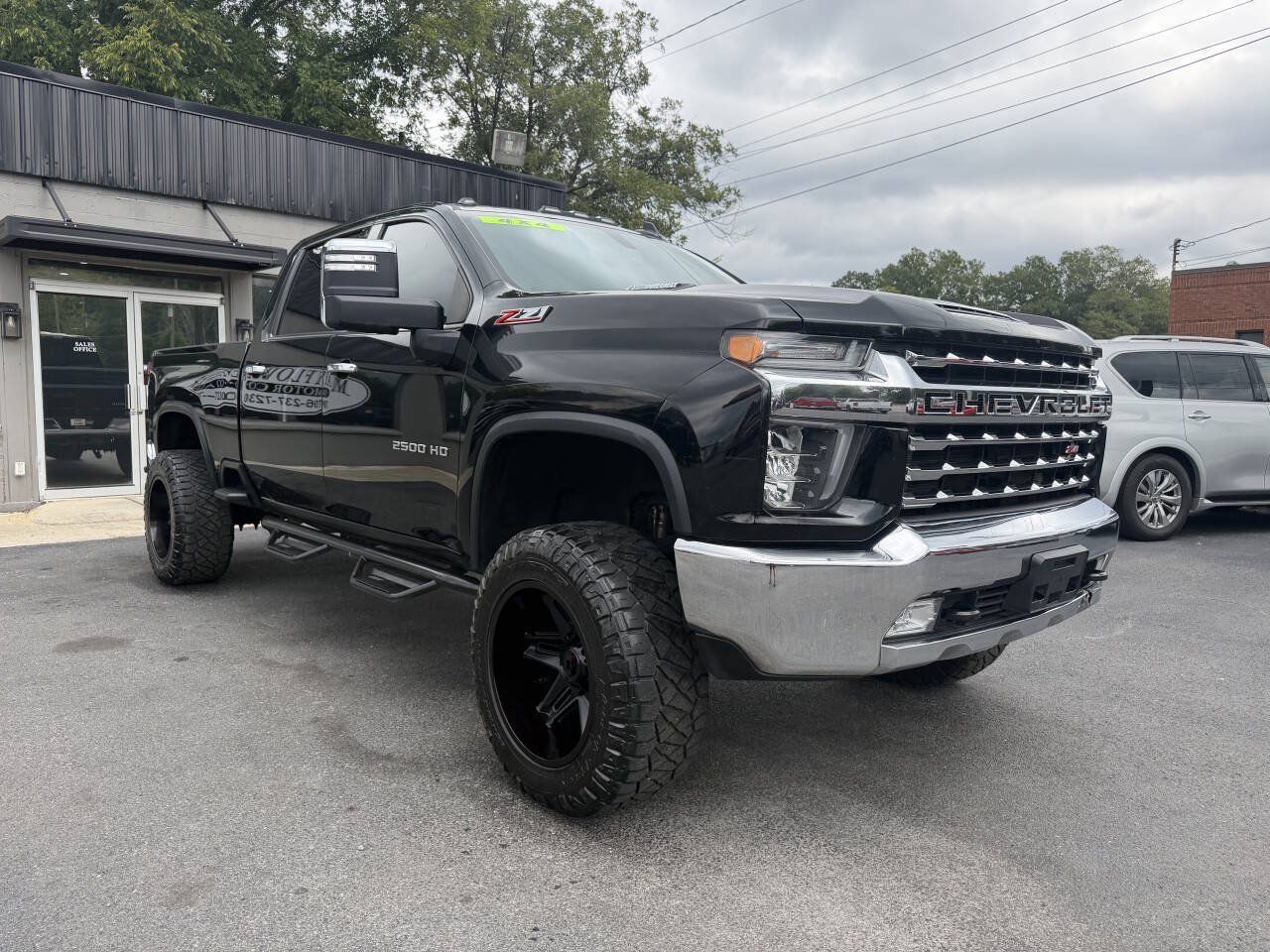Used 2023 Chevrolet Silverado 2500 LTZ AWD/4WD image 3