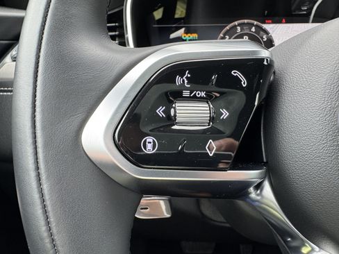 Used 2025 Jaguar F-PACE R-Dynamic S AWD/4WD image 17
