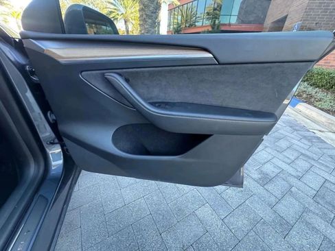 Used 2023 Tesla Model Y Long Range image 39