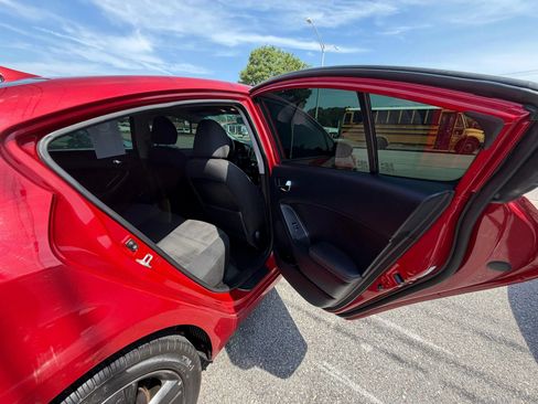 Used 2018 Kia Forte S FWD image 17