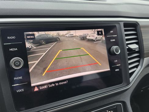 Used 2021 Volkswagen Atlas SE w/ Panoramic Sunroof Package image 4