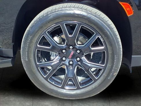 Used 2024 GMC Yukon XL SLE w/ Gmc Pro Safety Plus Package RWD image 9