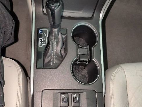 Used 2016 Toyota Camry XLE w/ Moonroof Package image 27