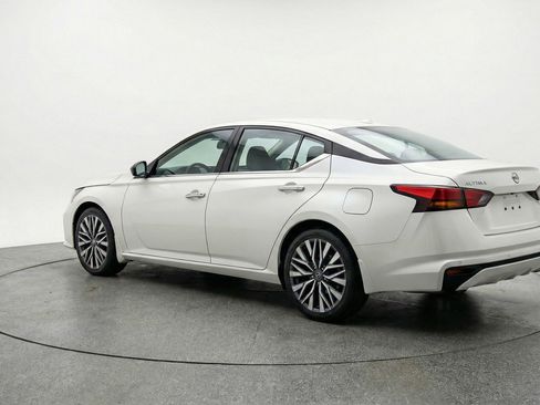 Used 2025 Nissan Altima 2.5 SV FWD image 6