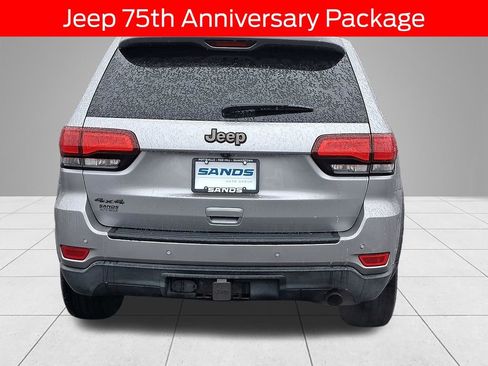 Used 2017 Jeep Grand Cherokee Laredo image 5