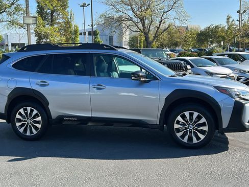 Certified 2025 Subaru Outback Limited AWD/4WD image 5
