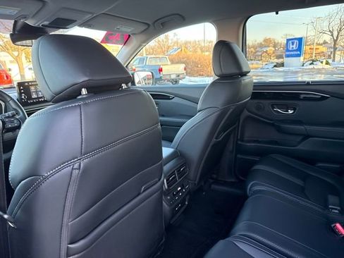 Used 2025 Honda Pilot EX-L image 19
