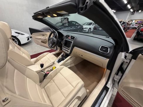 Used 2013 Volkswagen Eos Komfort FWD image 33