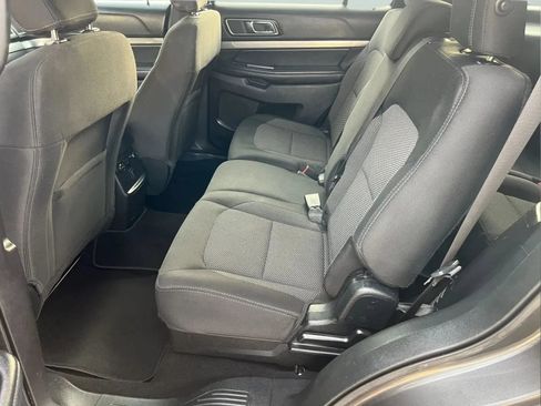 Used 2018 Ford Explorer XLT AWD/4WD image 9