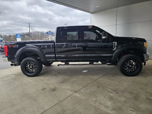 Used 2017 Ford F250 XLT w/ XLT Value Package image 6