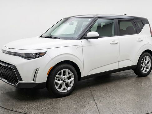 Used 2025 Kia Soul LX w/ LX Technology Package FWD image 3