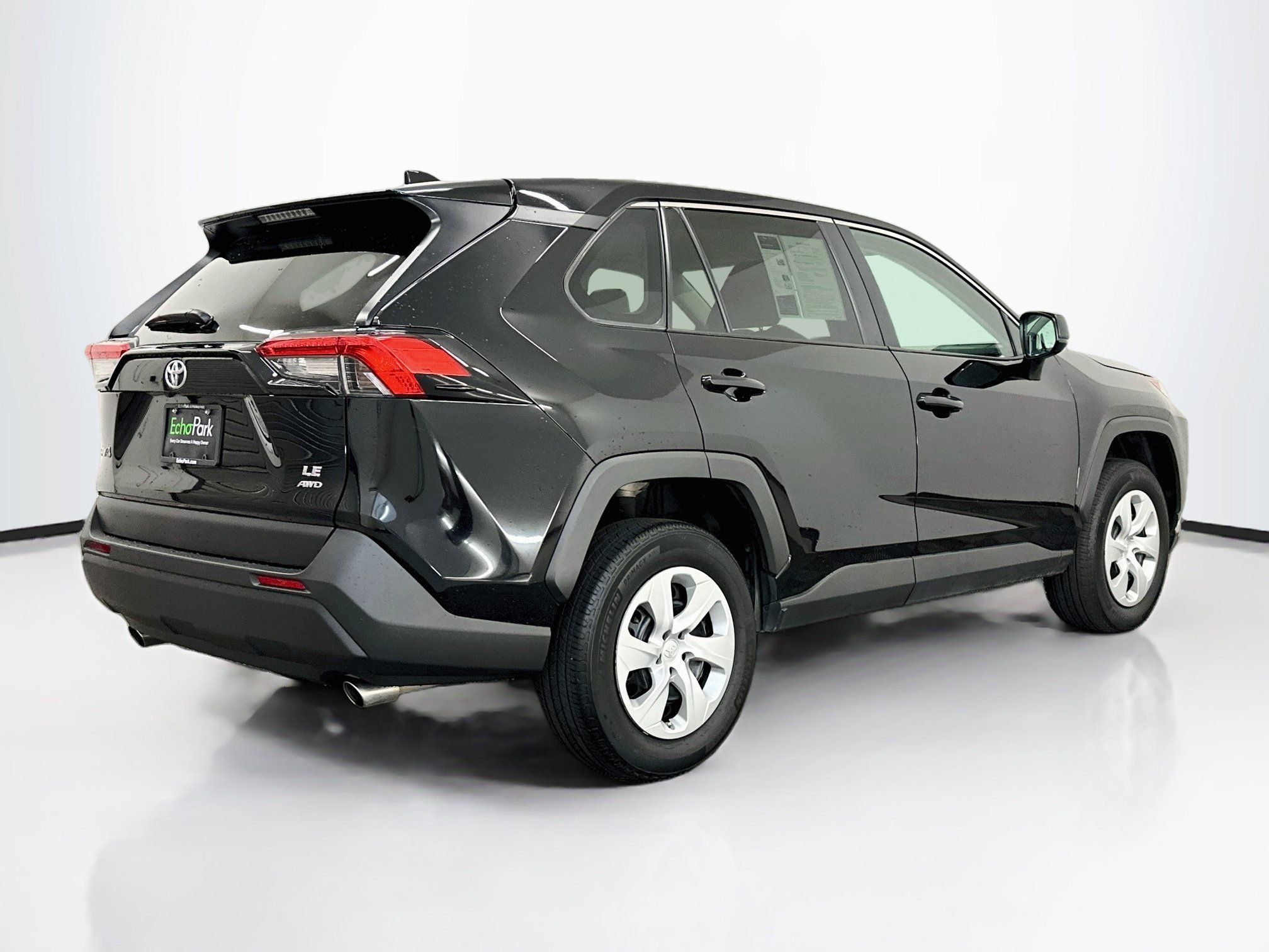 Used 2025 Toyota RAV4 LE AWD/4WD image 9