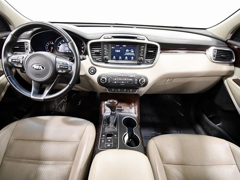 Used 2017 Kia Sorento EX w/ EX Advanced Touring Package image 3