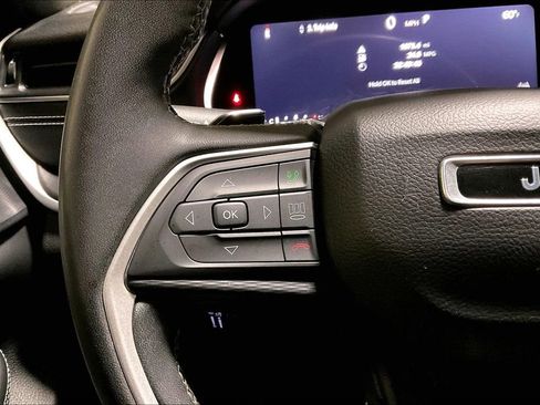 Used 2023 Jeep Grand Cherokee Altitude image 17