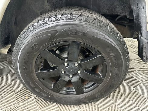Used 2014 Jeep Wrangler Unlimited Sahara AWD/4WD image 16