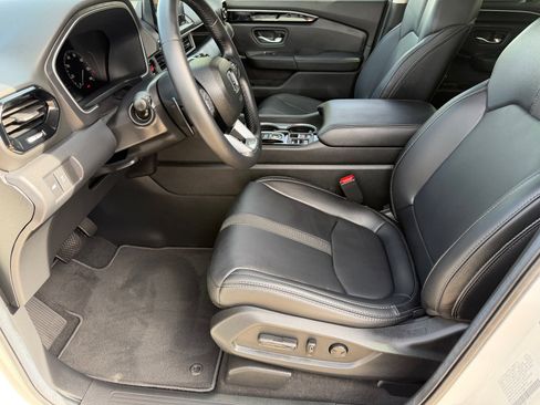 Used 2025 Honda Pilot Touring image 15