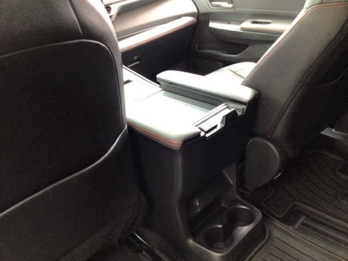 Used 2024 Toyota Sienna XSE FWD image 22