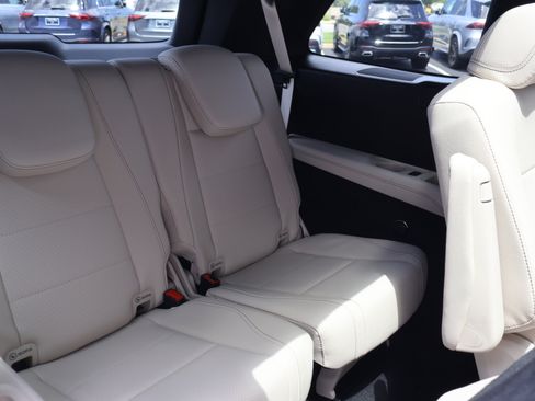 Used 2025 Mercedes-Benz GLS 450 4MATIC image 30