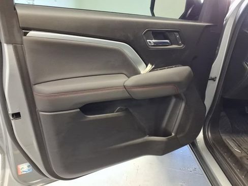 Used 2023 Chevrolet Colorado Z71 w/ Z71 Convenience Package 2 AWD/4WD image 11