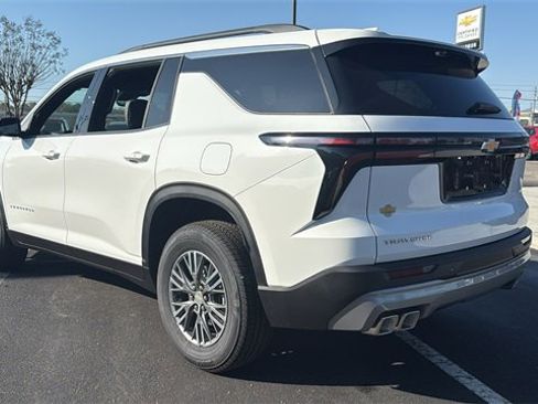 New 2026 Chevrolet Traverse LT w/ Driver Confidence Package image 5