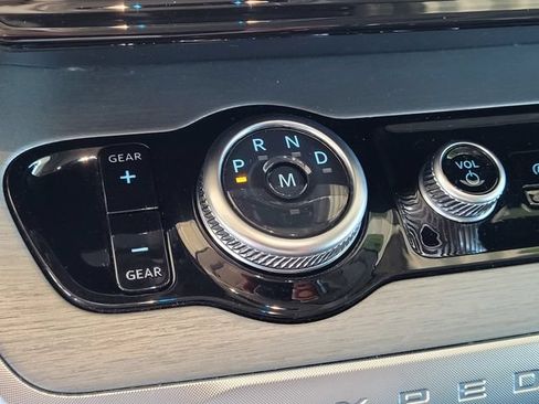 Used 2025 Ford Expedition Platinum AWD/4WD image 19